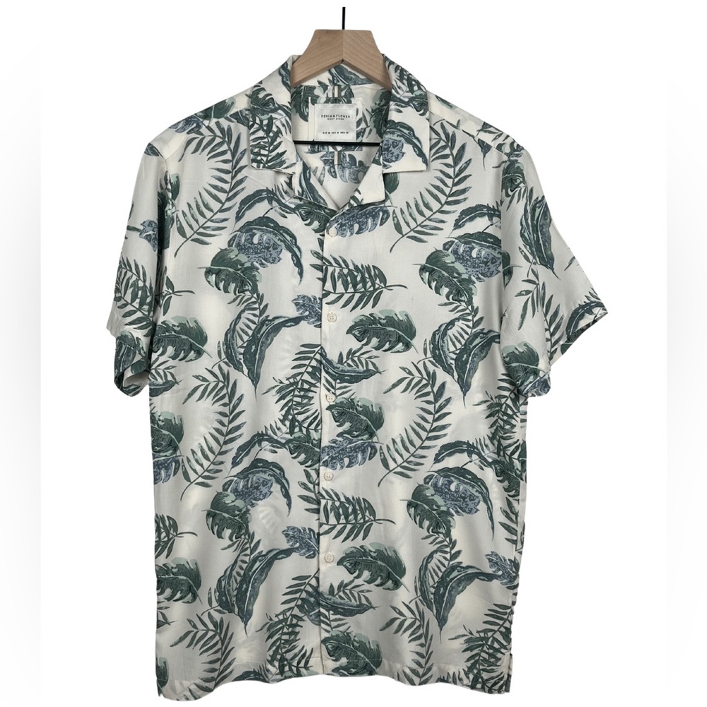 Denim & Flower Casual Short Sleeve button down shirt Size M